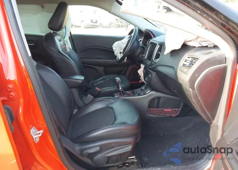 2018 Jeep Compass Trailhawk 4X4 из США, поврежденный, VIN 3C4NJDDBXJT212723